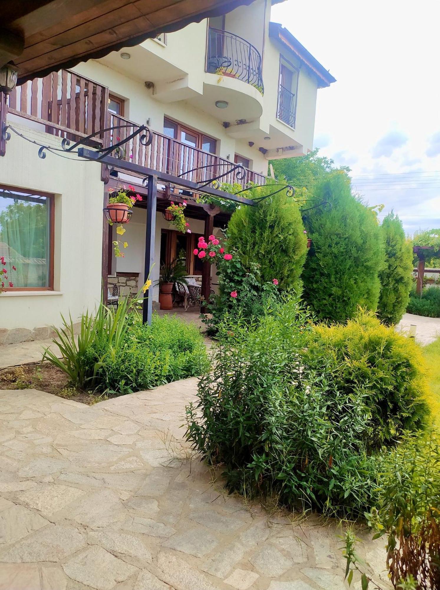 Guest House Villa Elma Nevsha Экстерьер фото